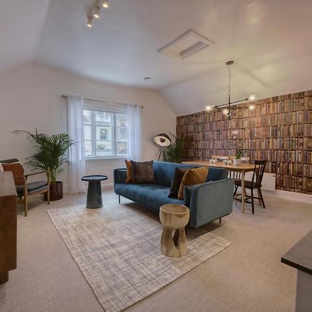 Beautiful Apartment On The Historic Rows Честър Екстериор снимка