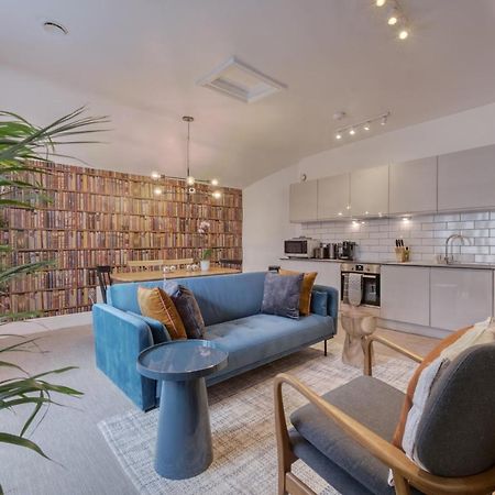 Beautiful Apartment On The Historic Rows Честър Екстериор снимка