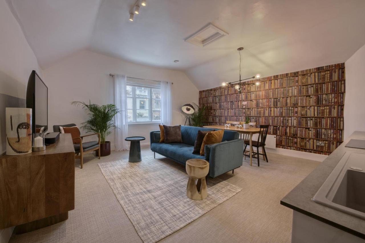 Beautiful Apartment On The Historic Rows Честър Екстериор снимка