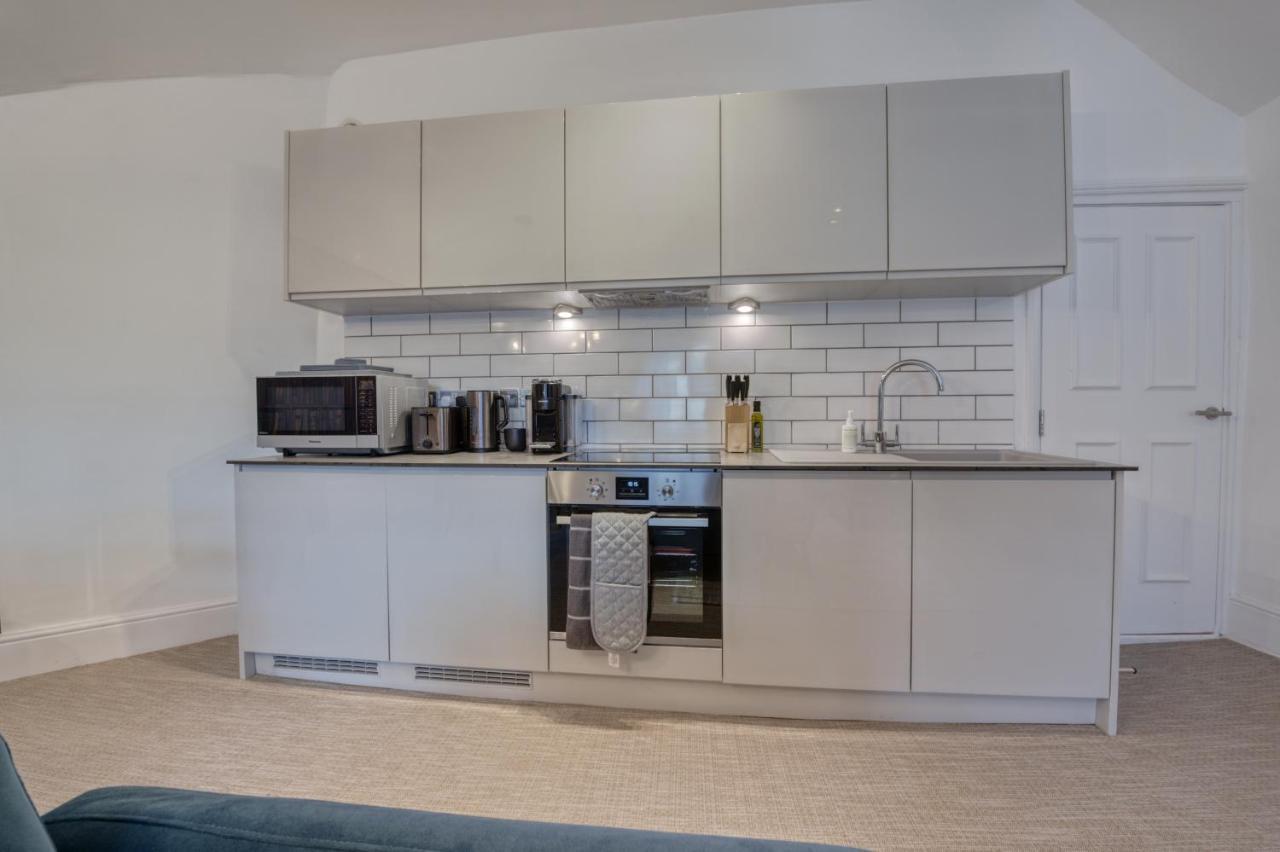 Beautiful Apartment On The Historic Rows Честър Екстериор снимка